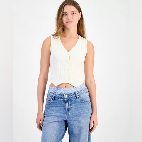 And now this Women's Rib-Knit Sweater Vest Sz medium - Picture 1 of 6